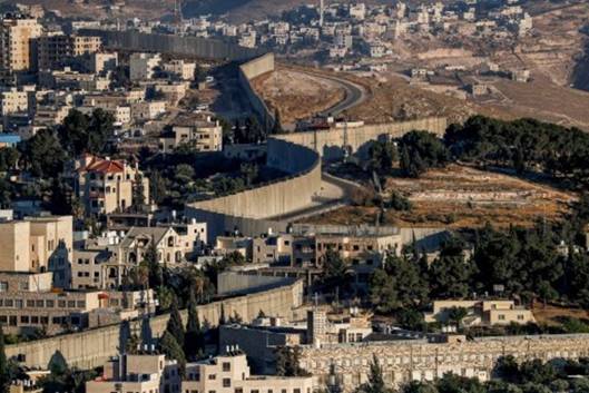 Mur frontire entre Jrusalem-Est et les Territoires palestiniens.  AHMAD GHARABLI / AFP