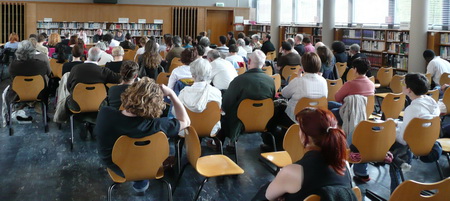 Environ 80 personnes ont suivi cette confrence et son dbat  la Mdiathque de Lille