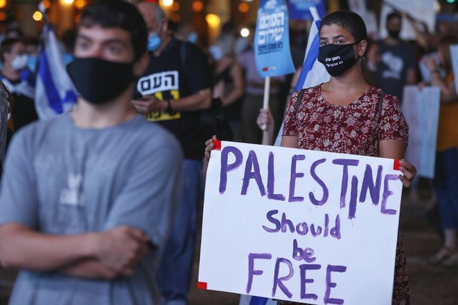 Des manifestants protestent contre le projet d'annexion le 23 juin 2020 à Tel-Aviv. © Jack Guez/AFP
